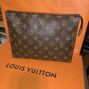 Authentic Louis Vuitton Toiletry 26 EUC